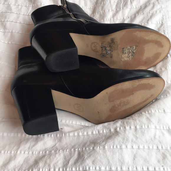 Michael Kors Black heeled bootie - Picture 3 of 5